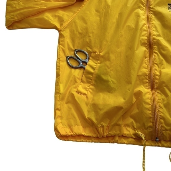 Packable Wind Breaker - Size Medium - Picture 7 of 14
